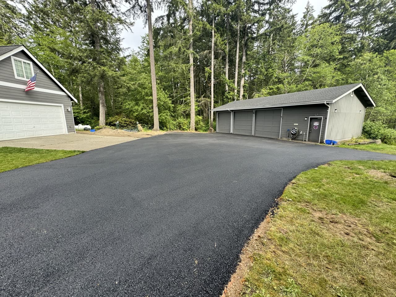 A freshly paved Coastal Asphalt Paving driveway at a Northwest home
